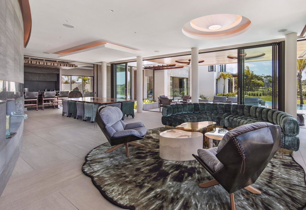 Discover this splendid luxury villa on the Anahita estate 604081451