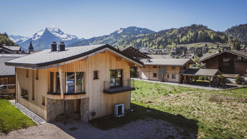 Recently built 4-bedroom chalet – Close to the centre of Montriond for sale in Morzine 758079220