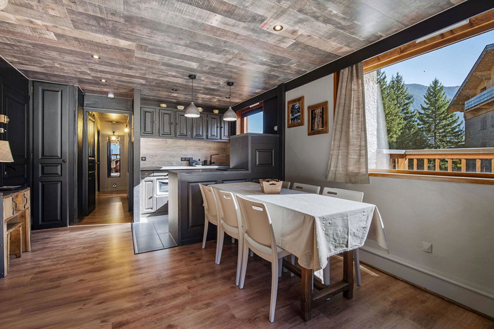 Fully renovated three-bedroom apartment – ideally located for sale in Courchevel 807982127