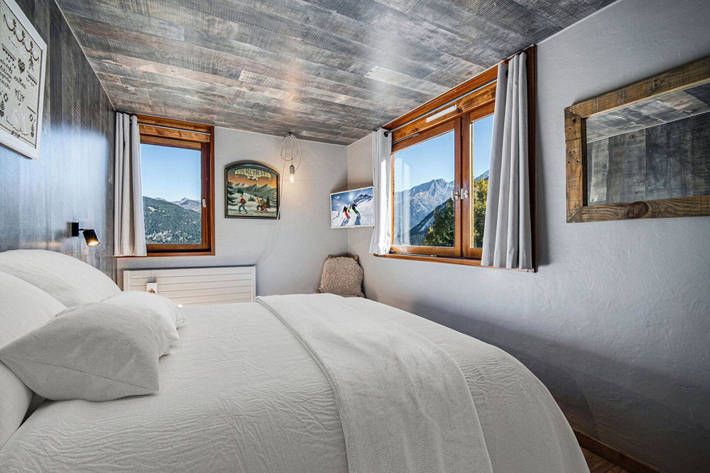 Fully renovated three-bedroom apartment – ideally located for sale in Courchevel 807982127