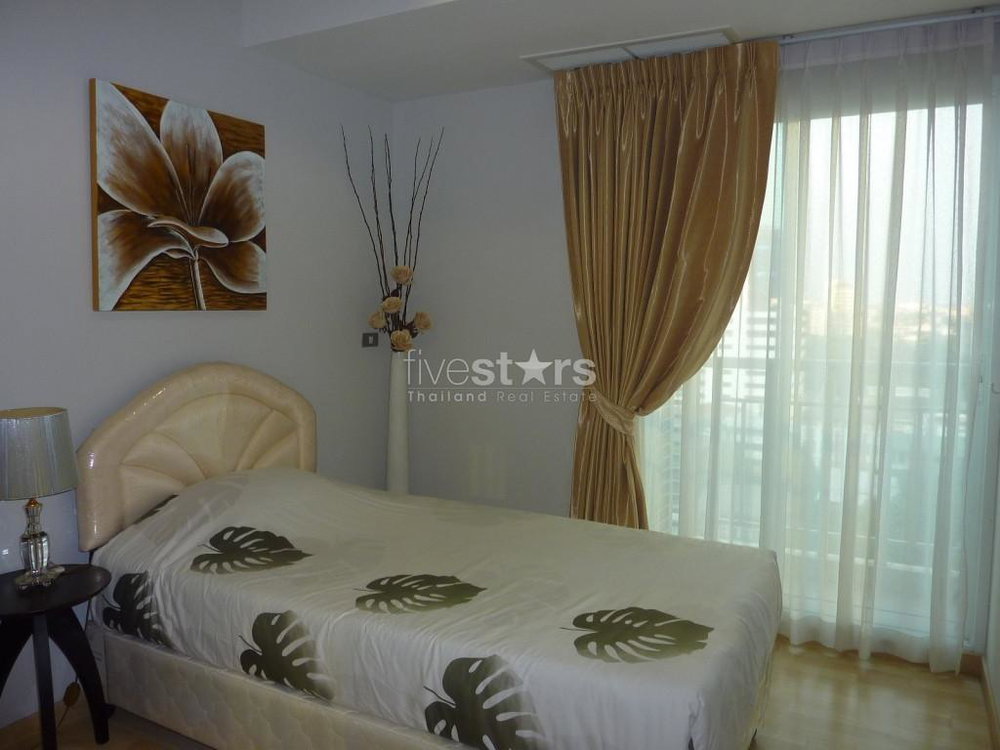 Highrise 2 bedroom condo available 1845986492