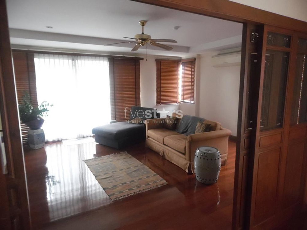 3-bedroom low rise condo for sale located to Phromphong BTS stations 2226380886