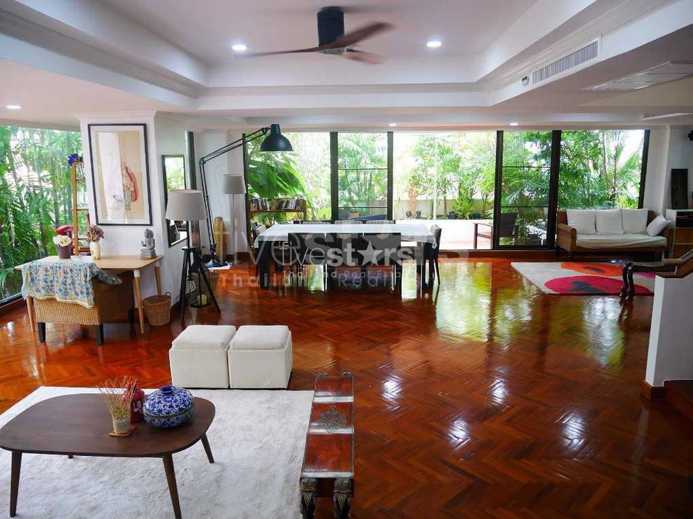 3-bedroom duplex with large terrace in Phromphong 2035988962