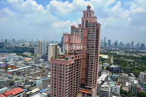 Modern high floor studio on Sukhumvit 24 48664396
