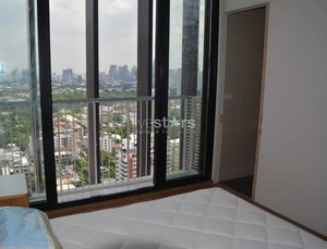 Modern high floor studio on Sukhumvit 24 48664396