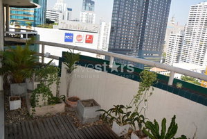 Large 1-bedroom condo in the heart of Asoke 204673814