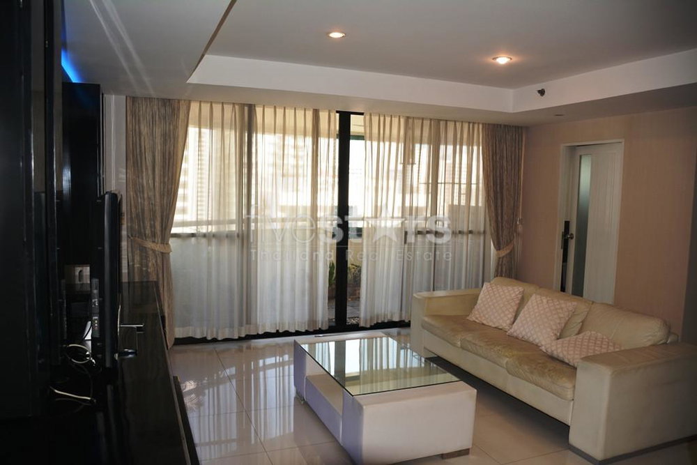 Large 1-bedroom condo in the heart of Asoke 204673814