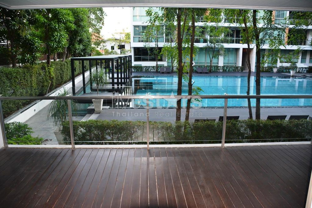 modern 4-bedroom duplex condo 300m from BTS Pra Khanong! 1583541697