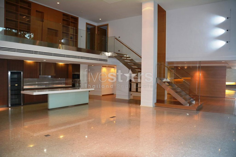 modern 4-bedroom duplex condo 300m from BTS Pra Khanong! 1583541697