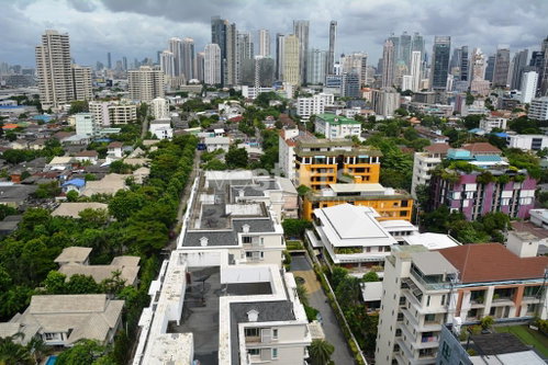 2-bedroom high floor condo for sale 500m from BTS Thonglor 1486408273