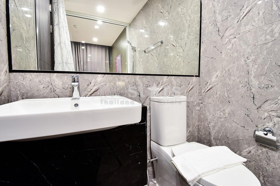 Stunning view modern 2 bedrooms condo for sale in Asoke 3549688989