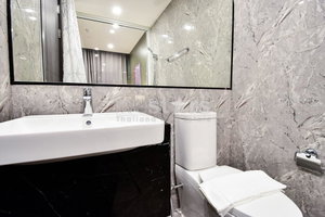 Stunning view modern 2 bedrooms condo for sale in Asoke 3549688989