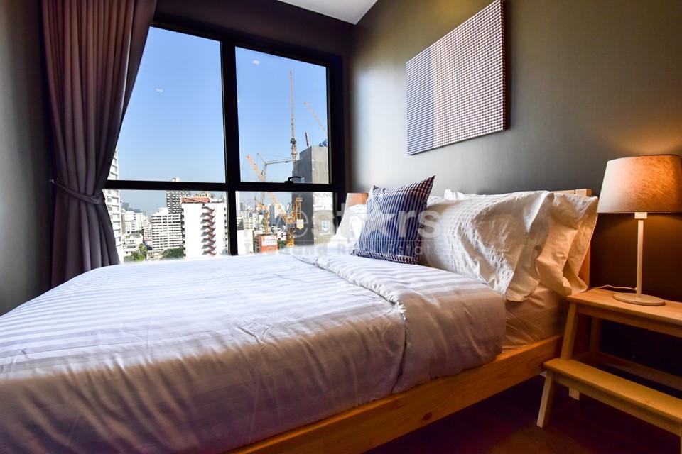 Stunning view modern 2 bedrooms condo for sale in Asoke 3549688989