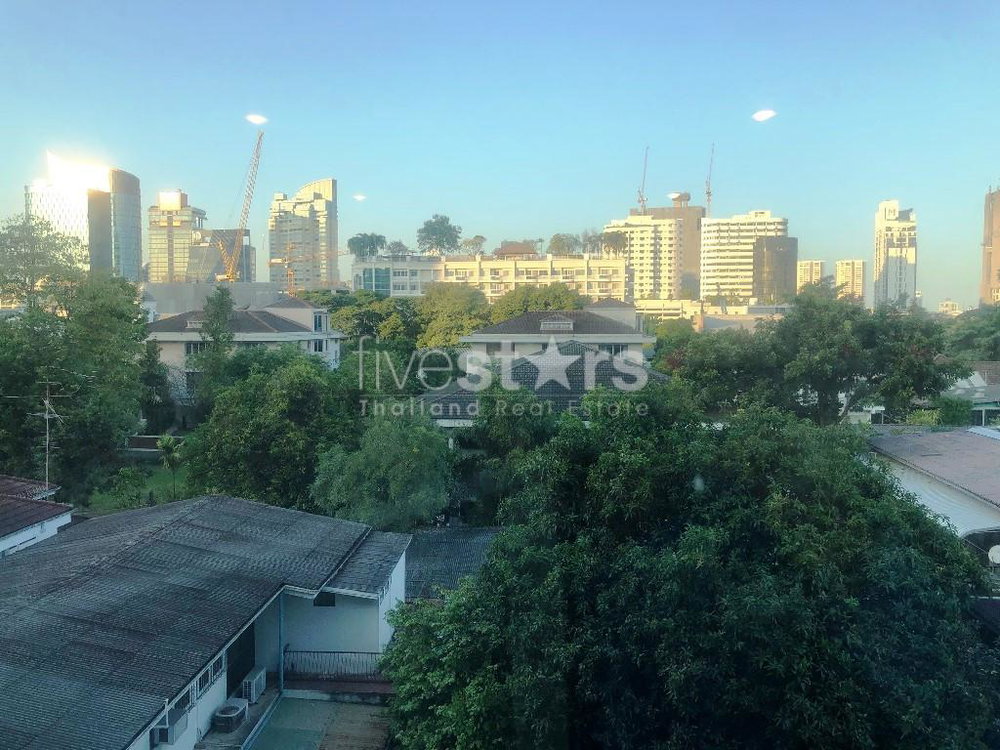 Spacious 3-bedroom condo in a quiet area of Ekamai 392066303