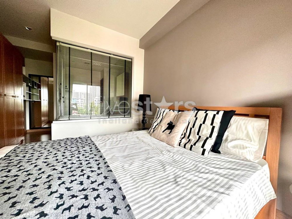 1-bedroom condo for sale close to BTS Phromphong 3545461097