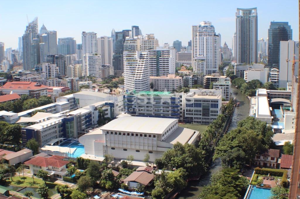 Modern 1-bedroom condo in Petchaburi-Asoke area