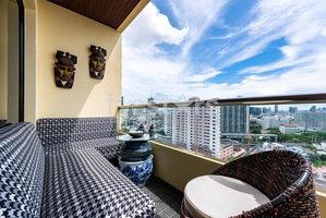 3-bedroom spacious riverside condo 1520523926