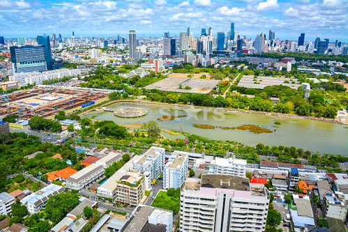 High-floor 3-bedroom condo for sale close to BTS Asoke 773767660