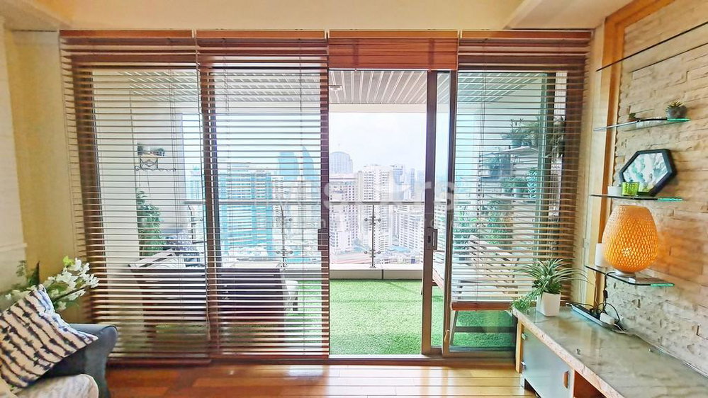 2-bedroom high floor condo for sale 400m from BTS Asoke 3956951854