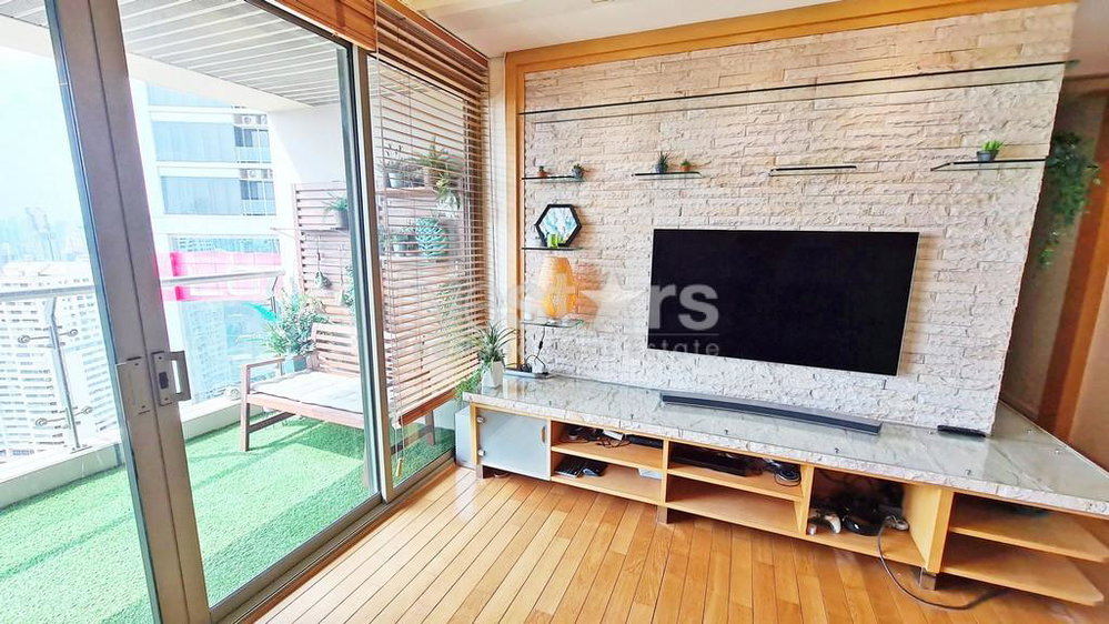 2-bedroom high floor condo for sale 400m from BTS Asoke 3956951854
