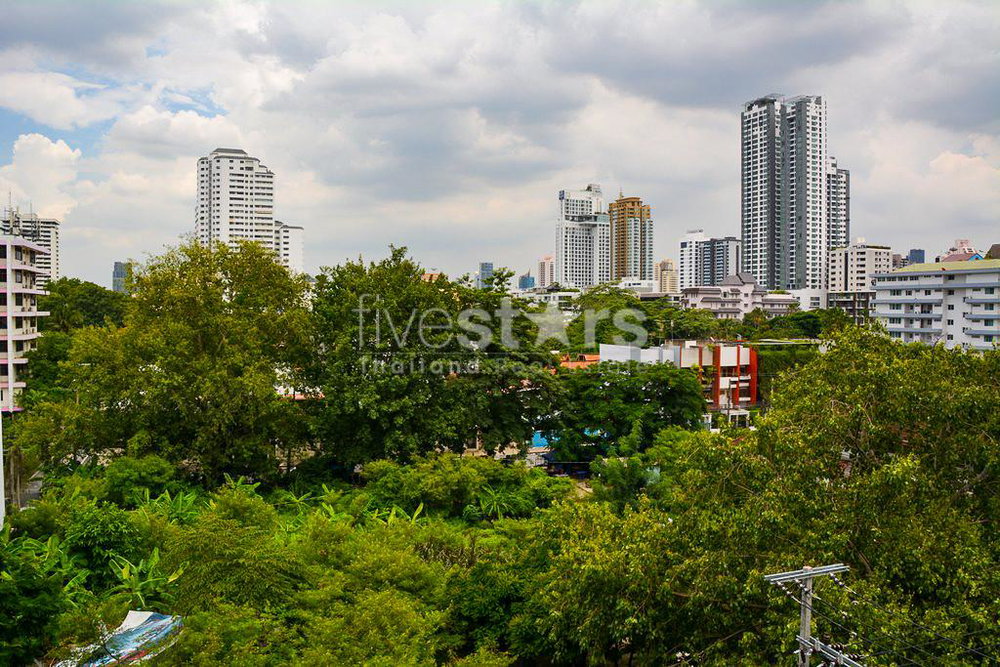 3-bedroom modern spacious condo in Phromphong area 3465114724