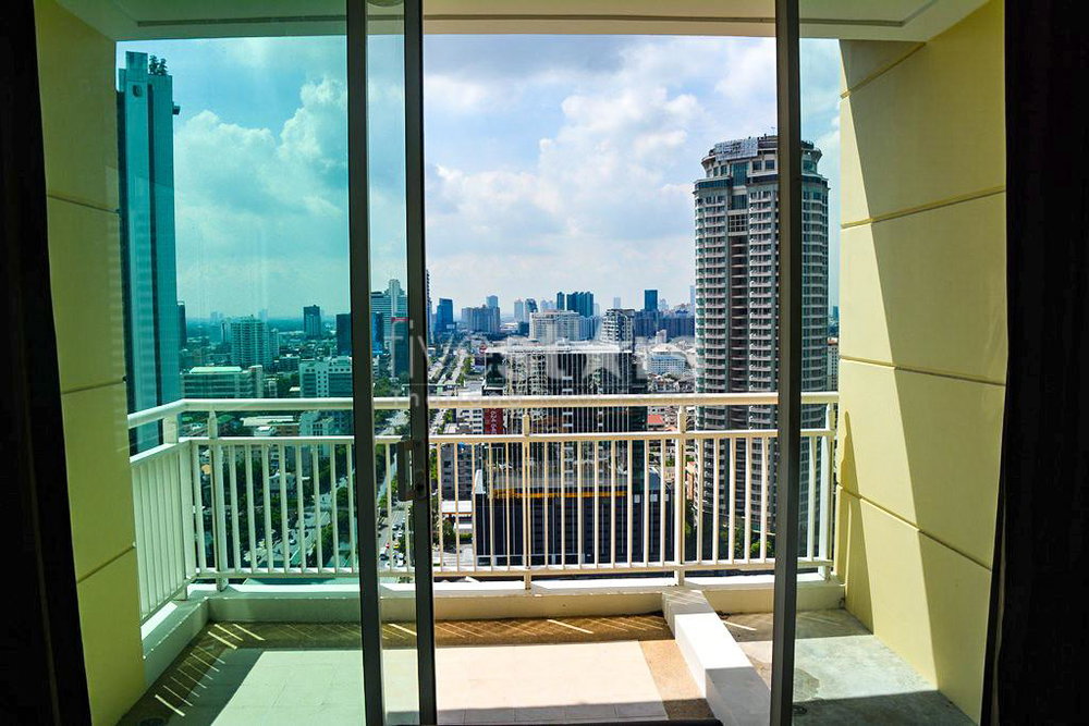 Spacious 3-bedroom condo close to BTS Chong Nonsi 1863700249