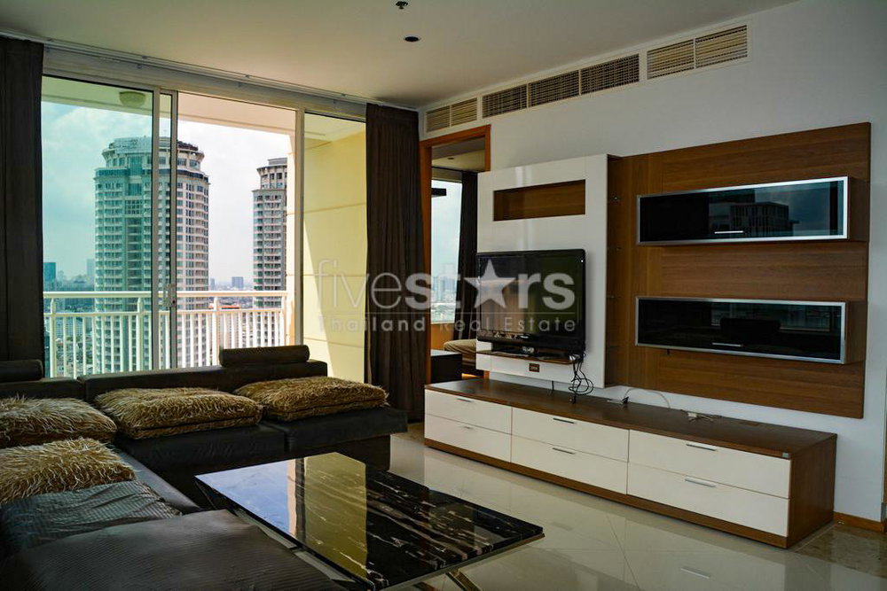 Spacious 3-bedroom condo close to BTS Chong Nonsi 1863700249
