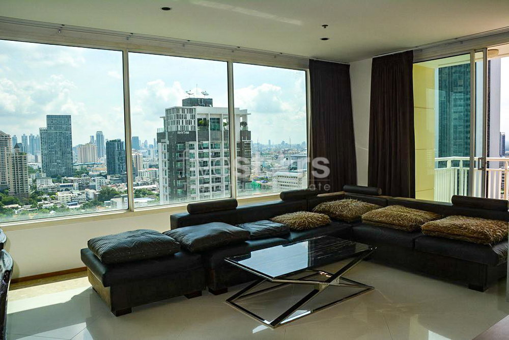 Spacious 3-bedroom condo close to BTS Chong Nonsi 1863700249