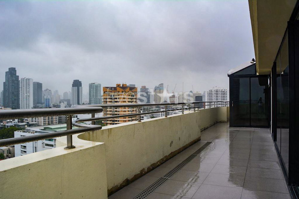 5-bedroom penthouse with large terrace in Ekamai 24811496