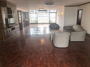 Spacious 3-bedroom condo for sale only 350m from BTS Asoke! 3372898724
