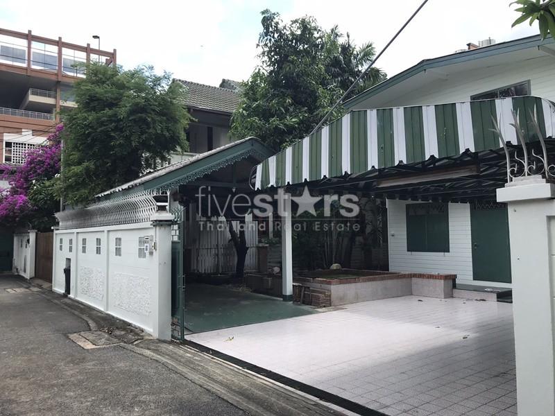 Land with 2 house for sale in Sathorn area 1269690432