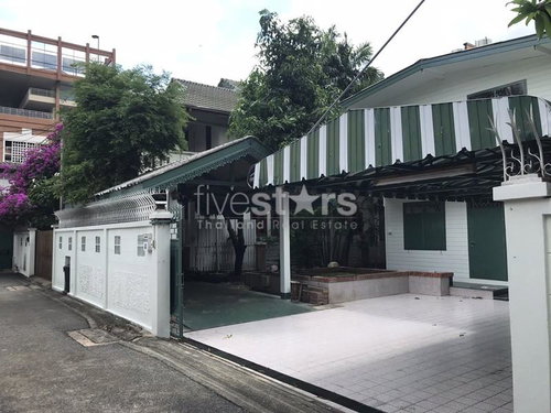 Land with 2 house for sale in Sathorn area 1269690432