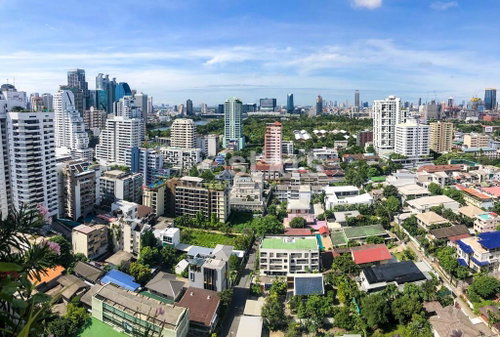 2-bedroom condo for sale a mere 300m from BTS Nana! 2856702484