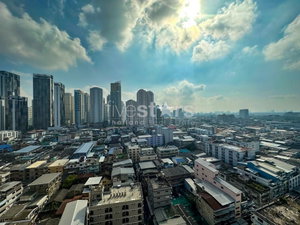 2-bedroom modern condo for sale close to MRT Queen Sirikit 944936965