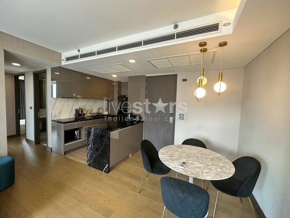 2-bedroom modern condo for sale close to MRT Queen Sirikit 944936965