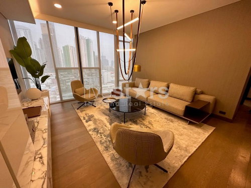 2-bedroom high-end condo for sale close to MRT Queen Sirikit 691783502