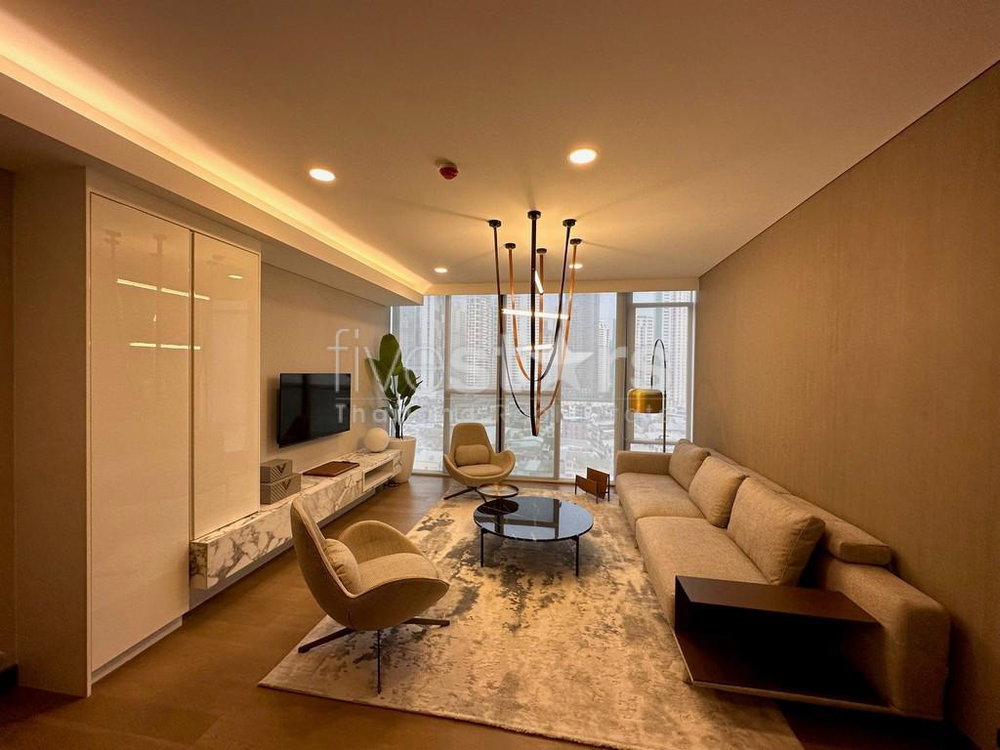 2-bedroom high-end condo for sale close to MRT Queen Sirikit 691783502