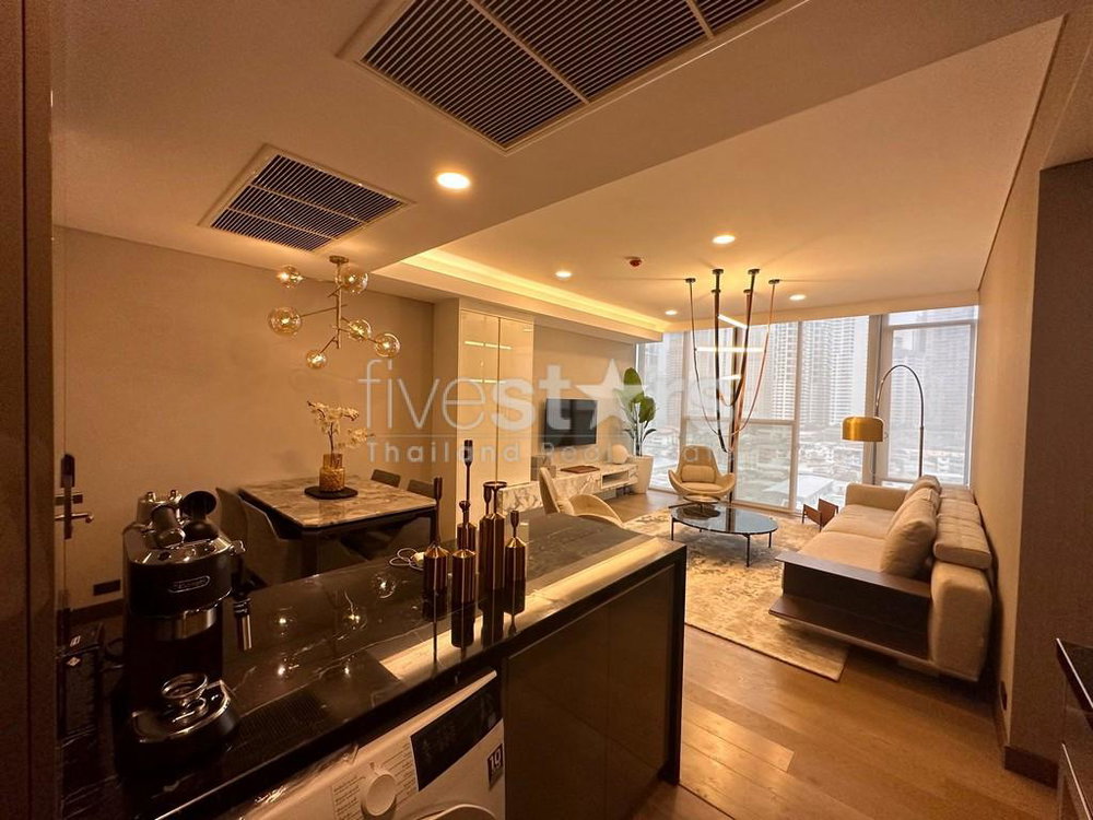 2-bedroom high-end condo for sale close to MRT Queen Sirikit 691783502