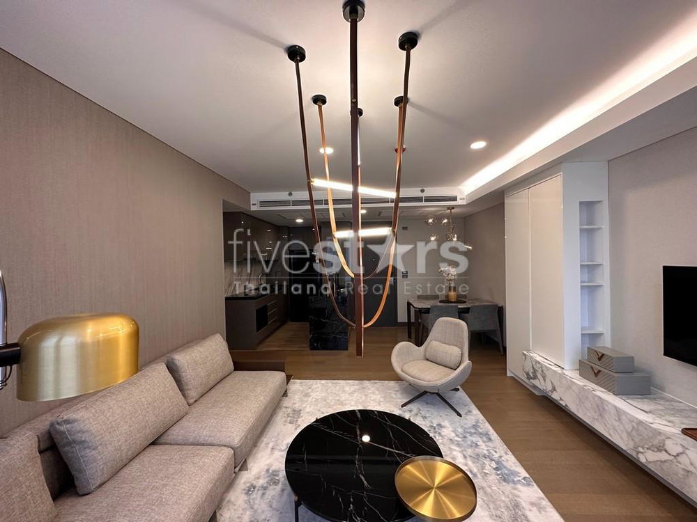 2-bedroom high-end condo for sale close to MRT Queen Sirikit 691783502