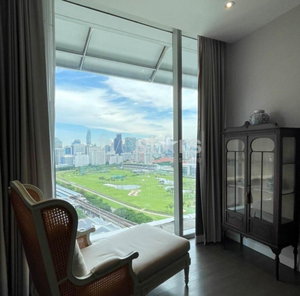 1 bedroom condo for sale close to Ratchadamri BTS station 819889136