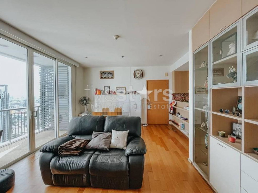 Modern 2- Bedroom for sale on Phayathai 928195590