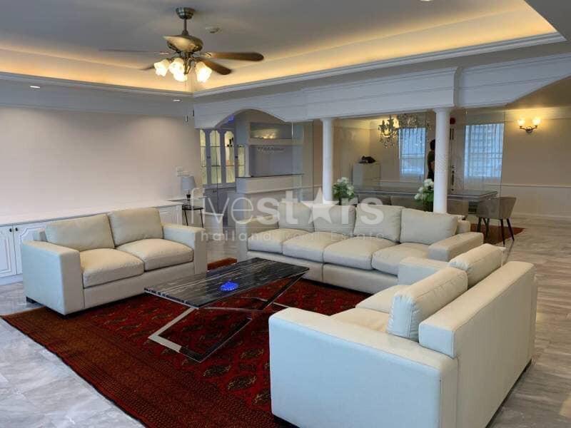 Large 3 Bedroom condo for sale on Ekkamai 2051455607