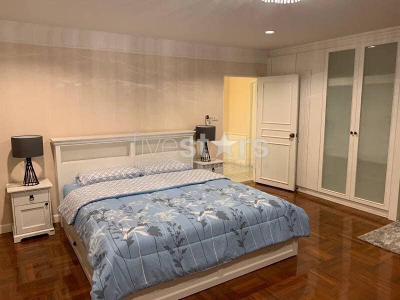 Large 3 Bedroom condo for sale on Ekkamai 2051455607