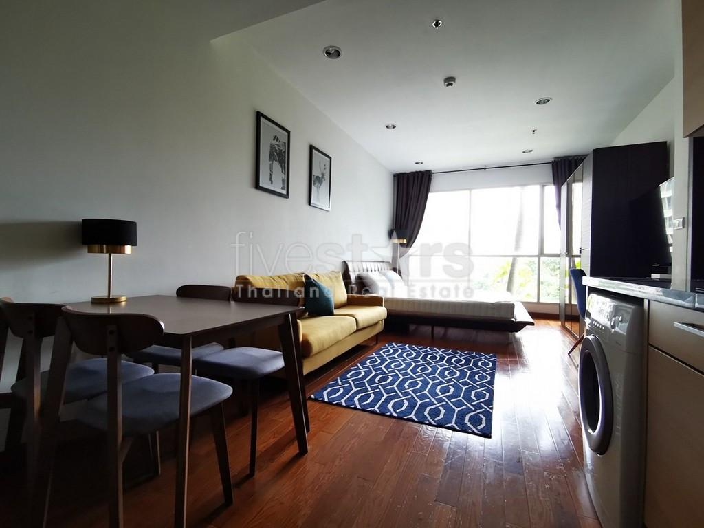 Studio apartment for sale within easy reach of BTS Chidlom