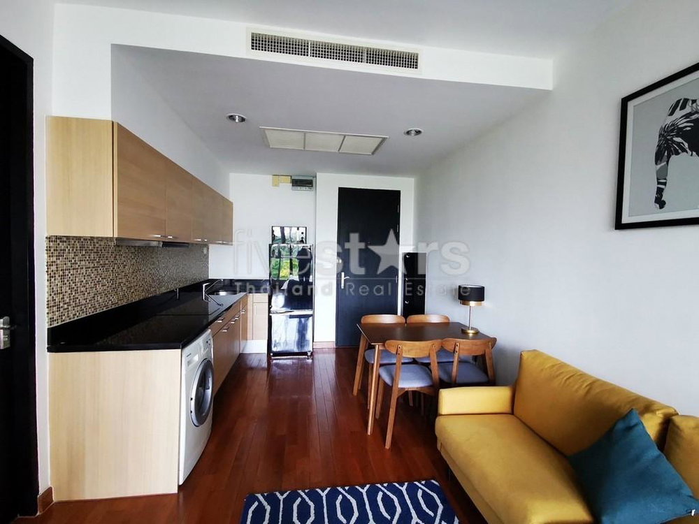 Studio apartment for sale within easy reach of BTS Chidlom 769641210