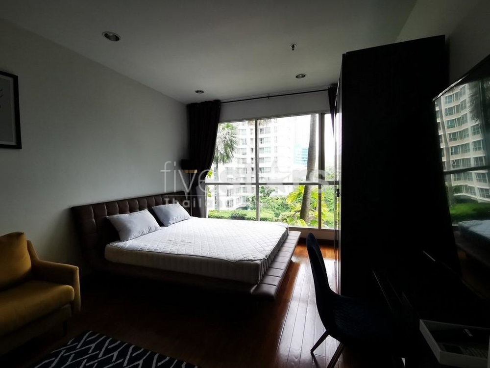 Studio apartment for sale within easy reach of BTS Chidlom 769641210