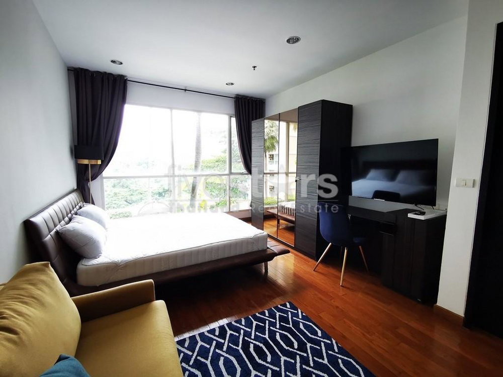 Studio apartment for sale within easy reach of BTS Chidlom 769641210