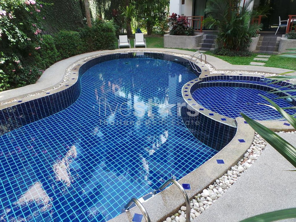Cozy condominium for sale near Surin Beach 1300596110