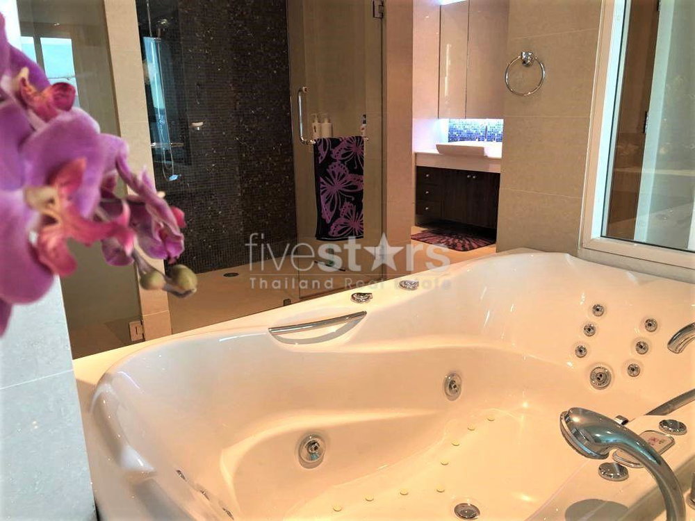 4 bedrooms penthouse with breathtaking seaview for sale in Phuket 550865341