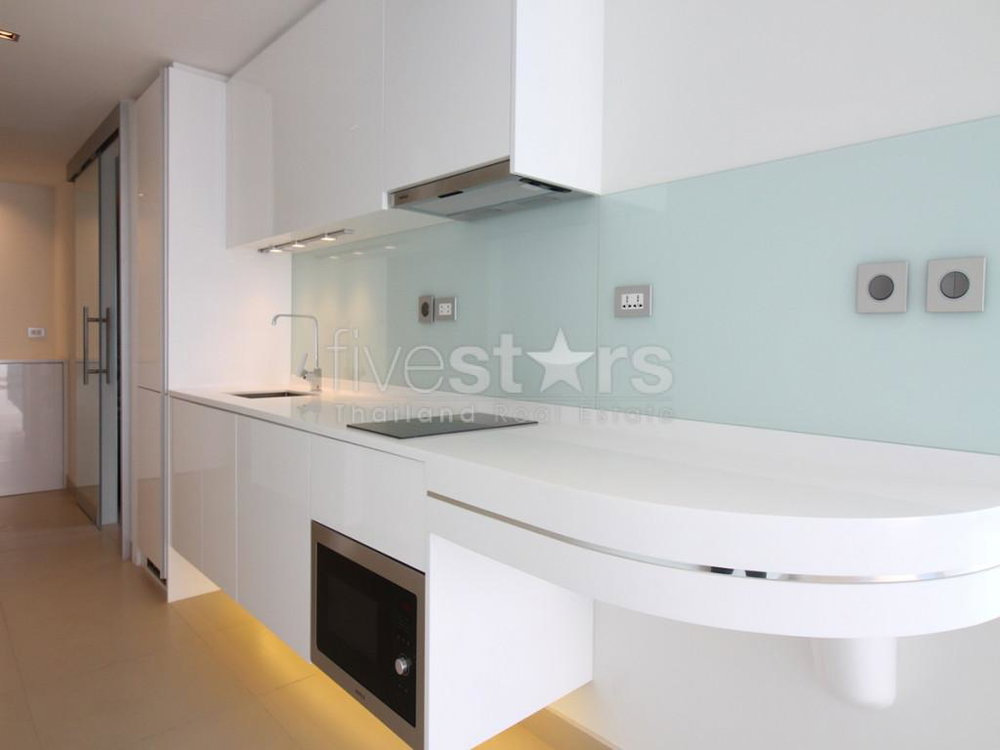 Modern 1 bedroom condo with seaviw for sale in Pattaya 2567497680